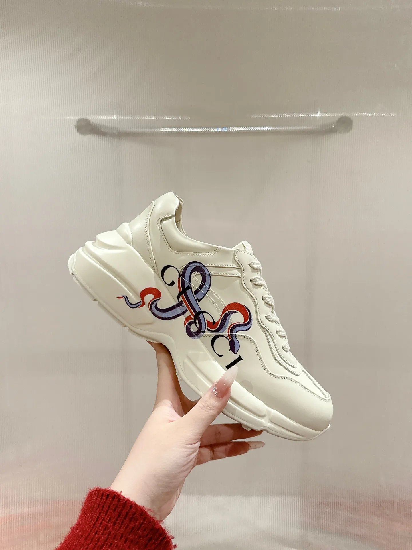👟👟Ex-factory price 700👟👟 Men's size +10 🇮🇹Italy🇮🇹Gucci GUCCI🇮🇹Dad shoes (purchase level) (original replica) 👑 The original version purchased by Taikoo Hui has been continuously improved and upgraded in details, from the packaging of the shoes - anti-counterfeiting markings - shoe box accessories - fabric optimization - outsole technology - stitching and routing - oil edge technology. We do our best ◼️ Outsole: original plate molding ◼️ Upper: original grade A imported cowhide 🐮 ◼️ lining: original grade A mixed sheepskin 🐑 ◼️ Feet: original grade A mixed sheepskin 🐑 ◼️ Medium and low belt LOGO + original injection molding foot technology + original lasting technology ◼️ Original full set of customized packaging (anti-counterfeiting chip + a cloth bag + GUCCI card envelope + electronic invoice with credit card slip + shoelaces) ◼️ All details of the higher version are consistent with the original version (note the comparison) ◼️ Code number: 35-40 for women and 39-44 for men